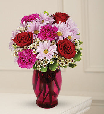 Roses Daisies and Carnations Kiss