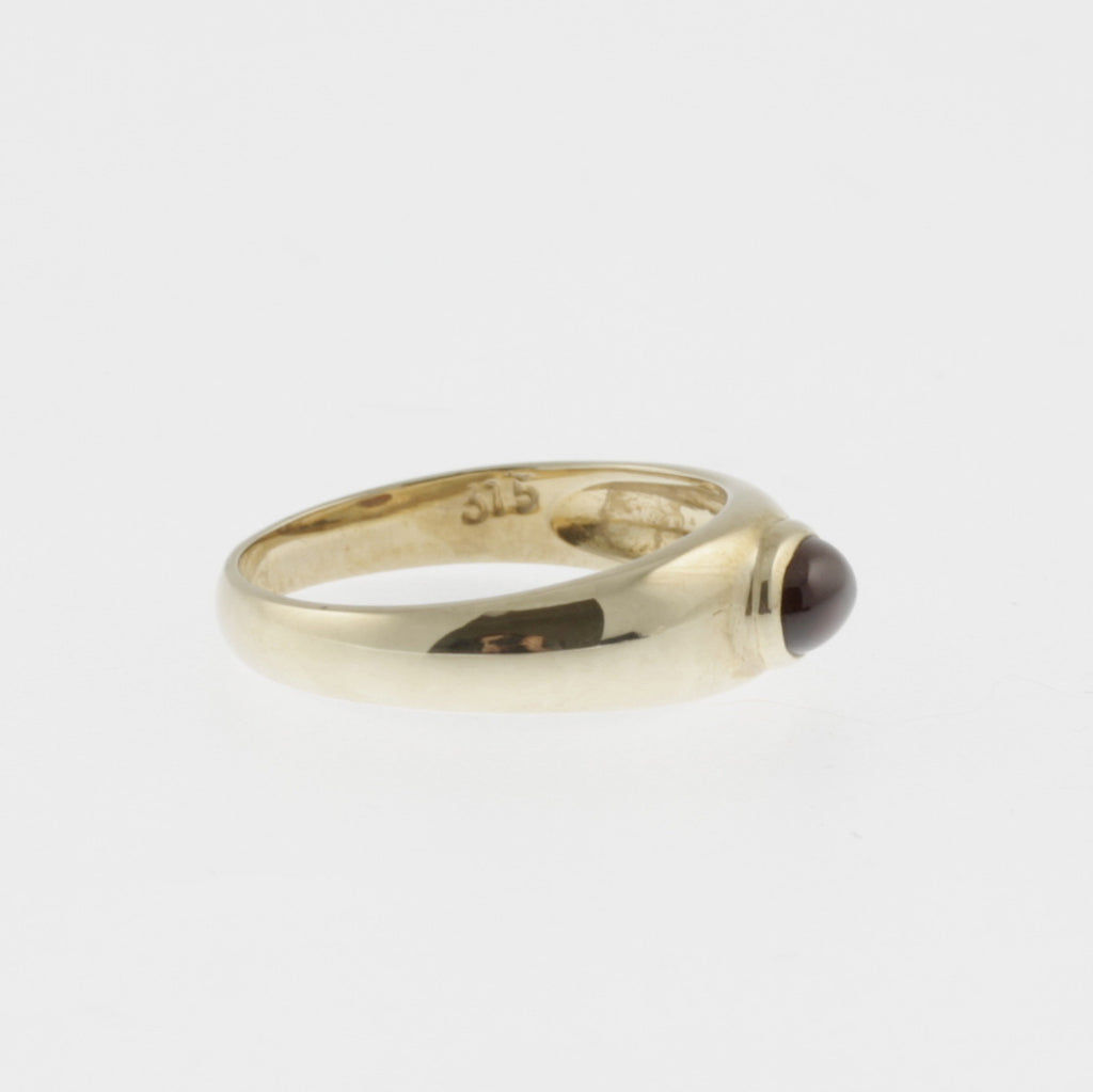 Garnet yellow gold band ring
