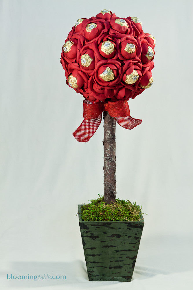 Topiaries Ball (Red)