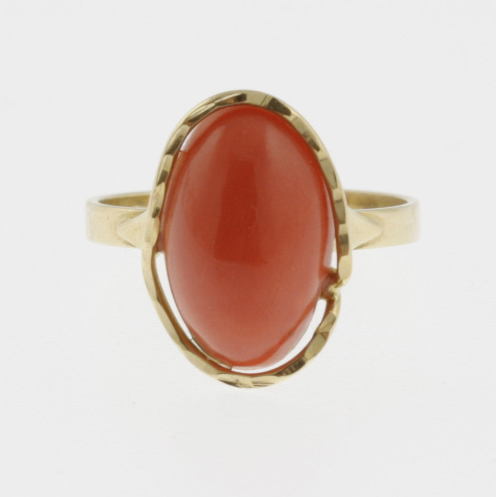 Meditteranean coral cabachon ring in yellow gold organic setting
